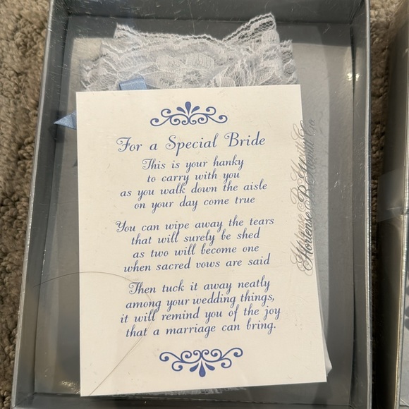 Brand new in separate boxes. 2 garters and one hanky for the Bride-to-Be - Picture 2 of 6